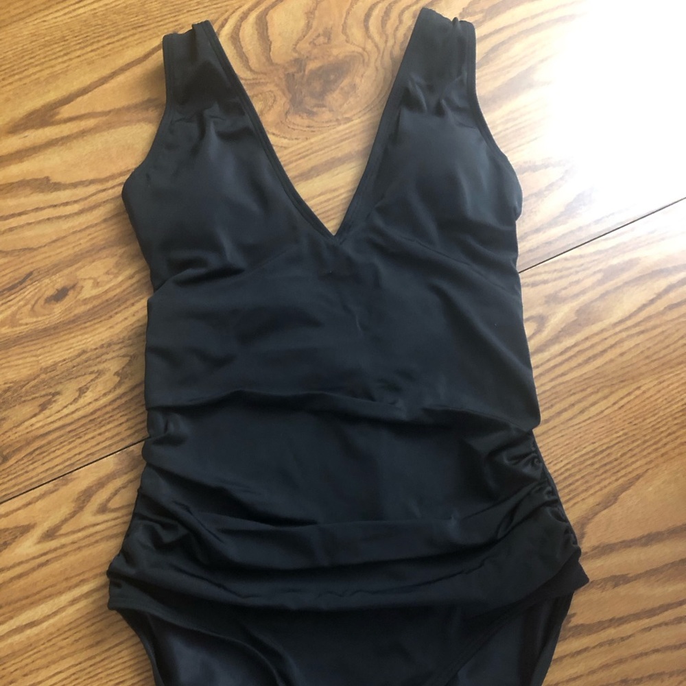 Venus swimsuit size 8 black. Fully lined